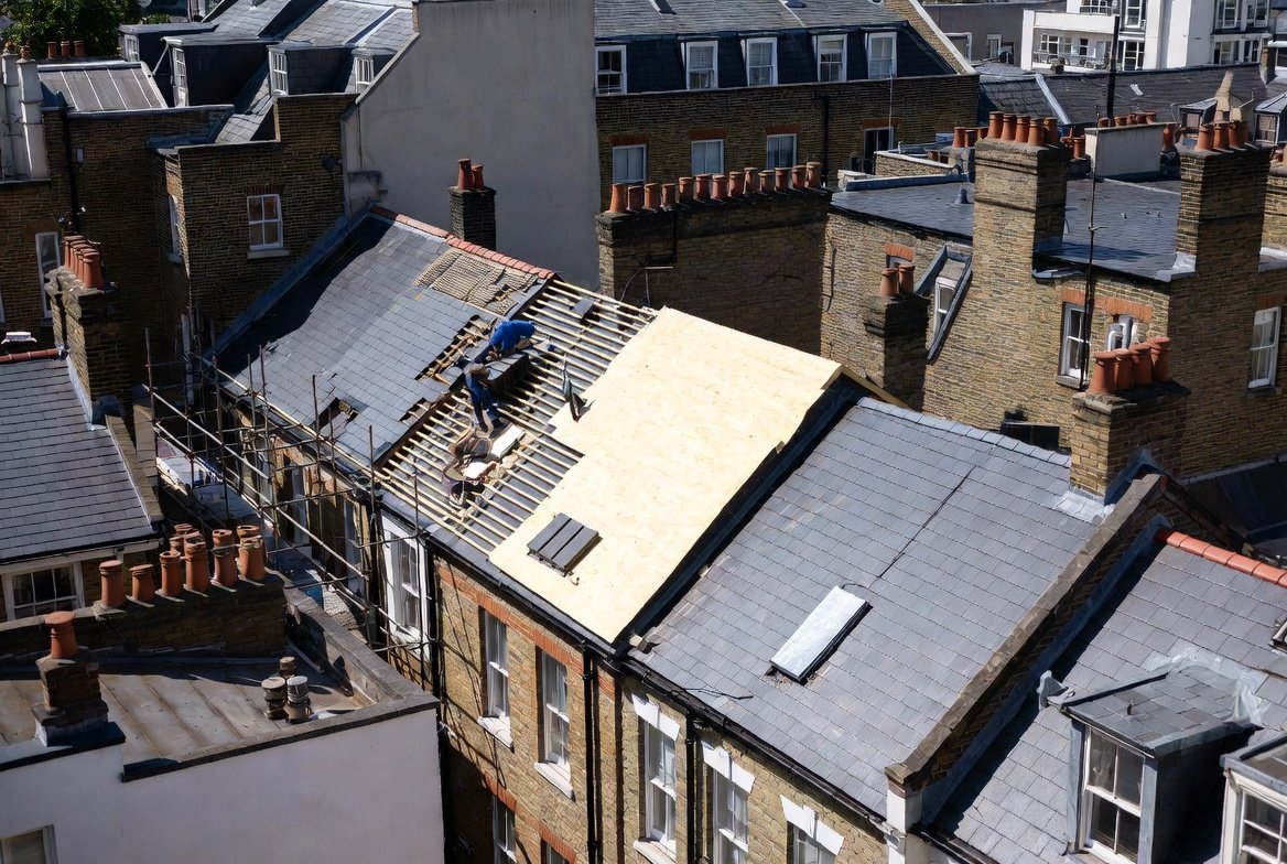 Emergency Roof Repair — Ealing Roofers Available 24/7